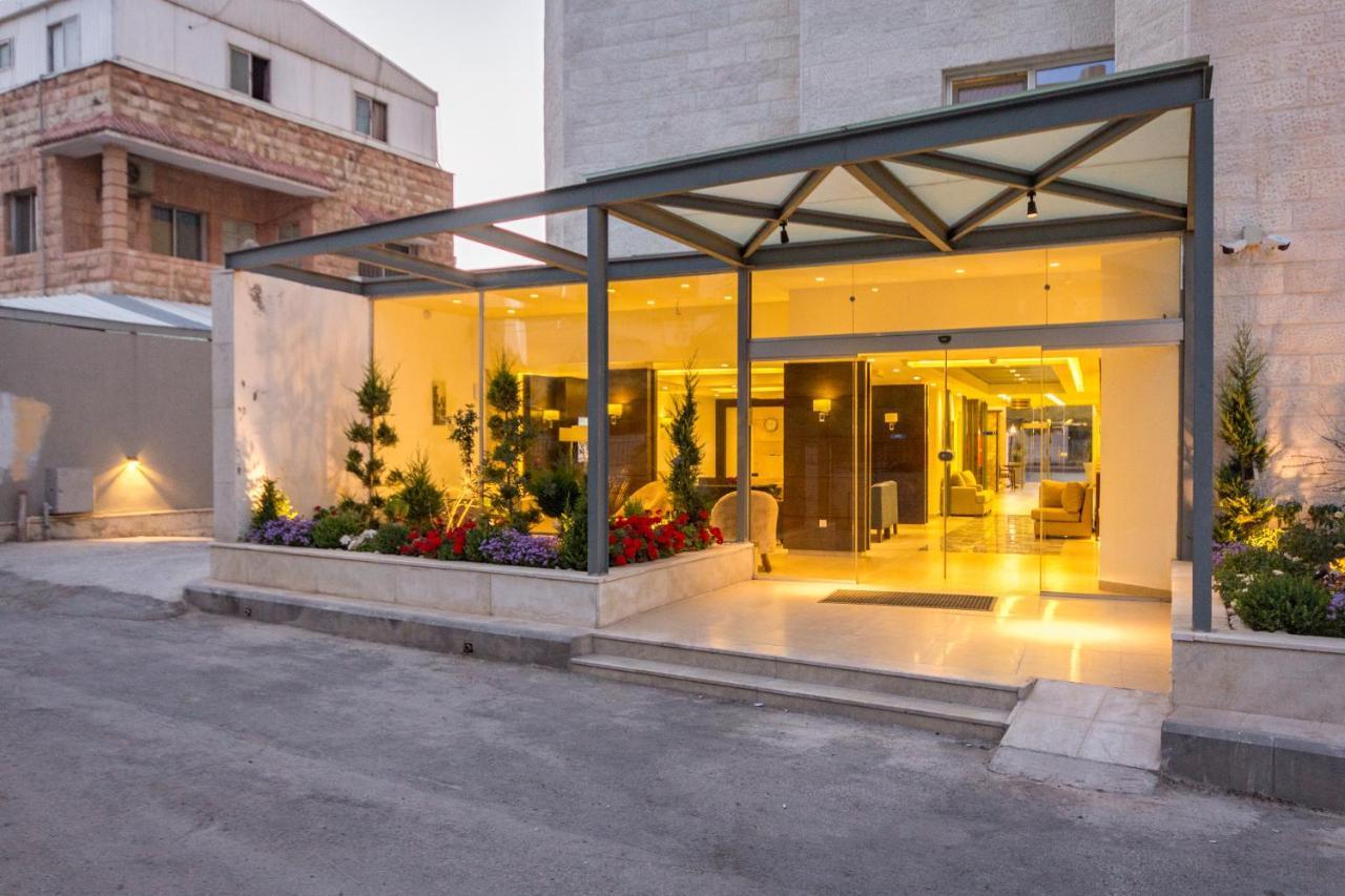 The Seventh Star Hotel Suites Amã Exterior foto